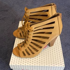 Women’s Lace up Heel